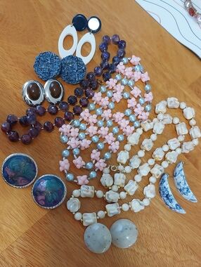 Vintage Estate Costume Jewelry Lot 3 Necklaces 6 Prs Earrings Retro Bead